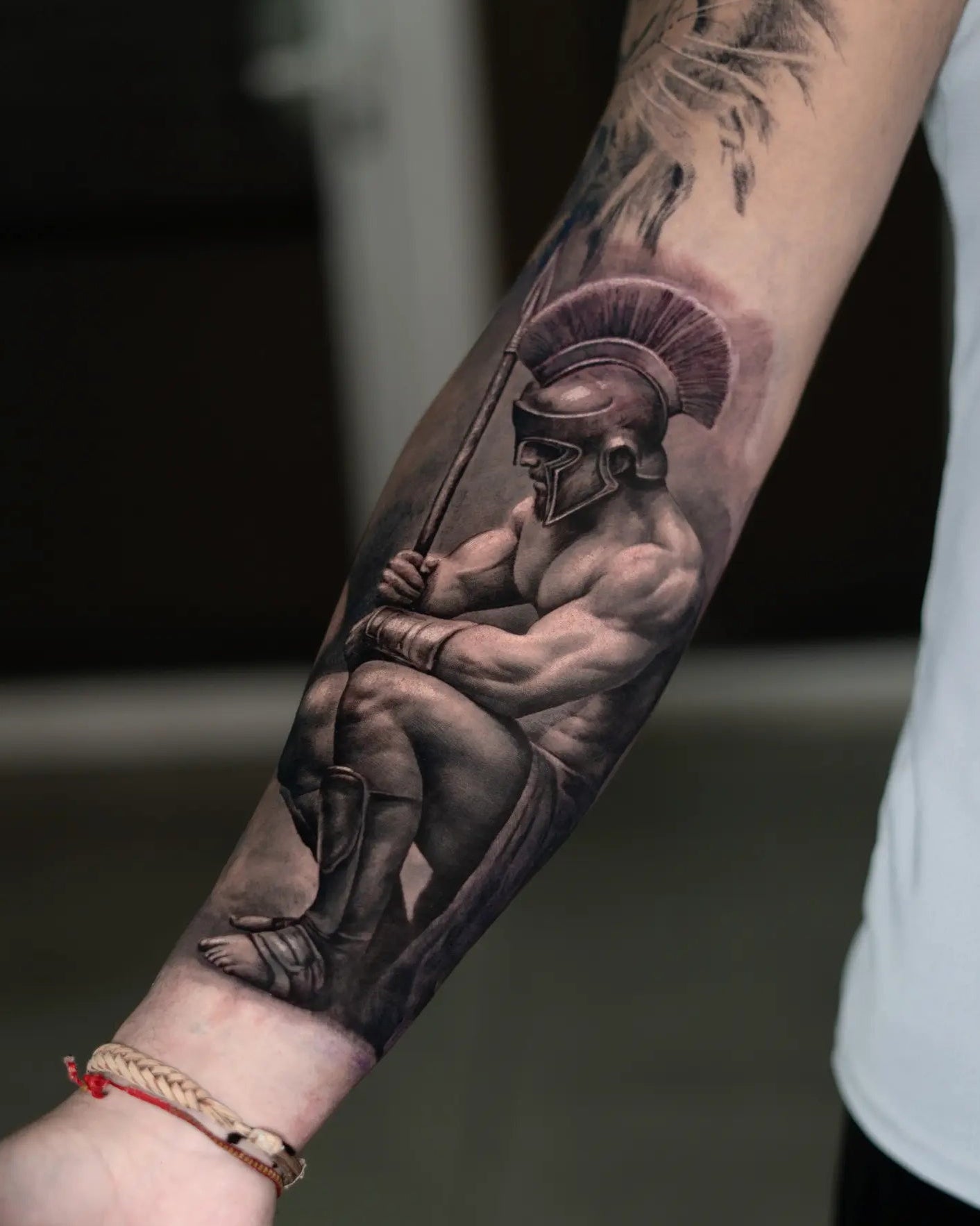 tatuaje de un guerrero realista en gris